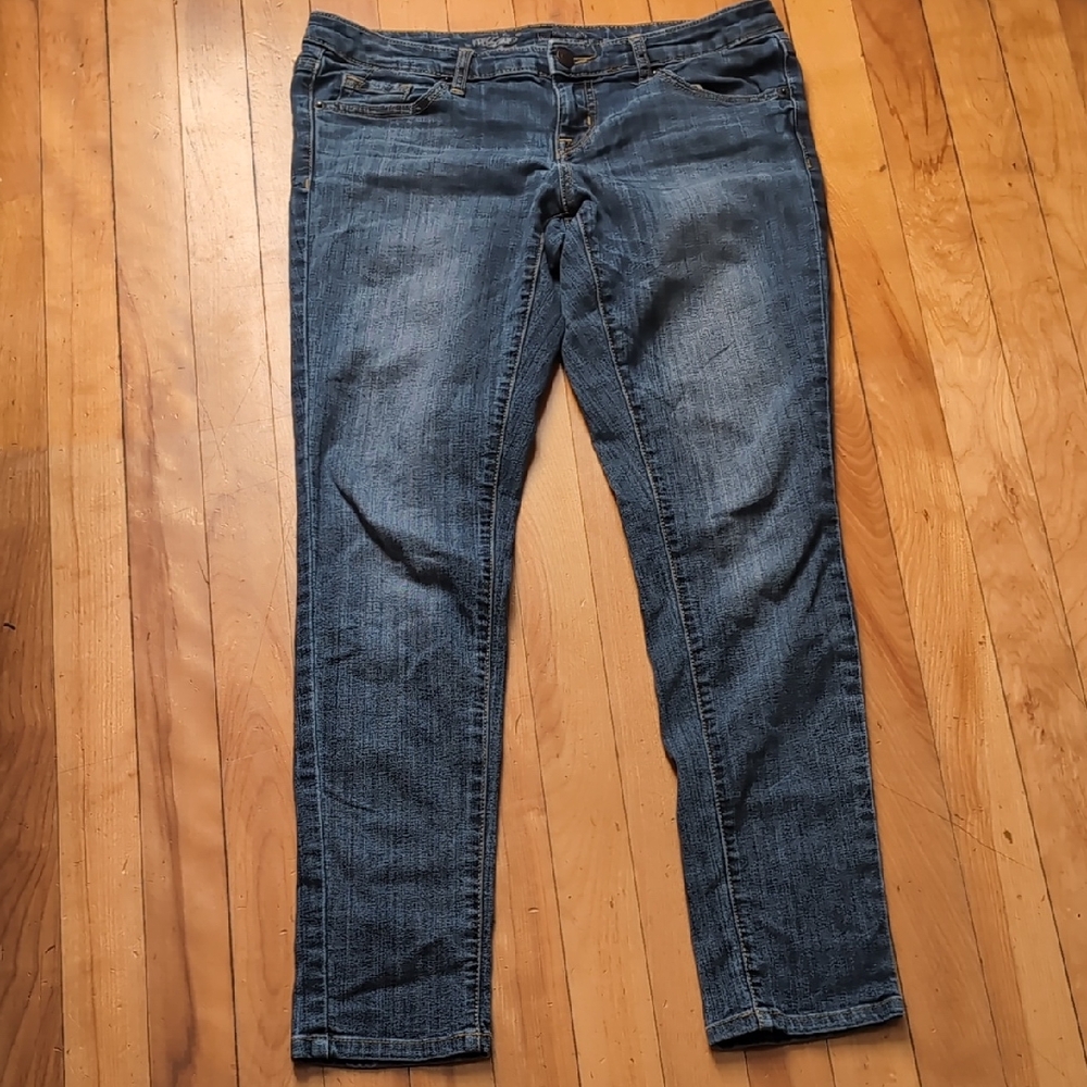 Stylish Blue Straight Leg Jeans 28" Inseam 6/28R